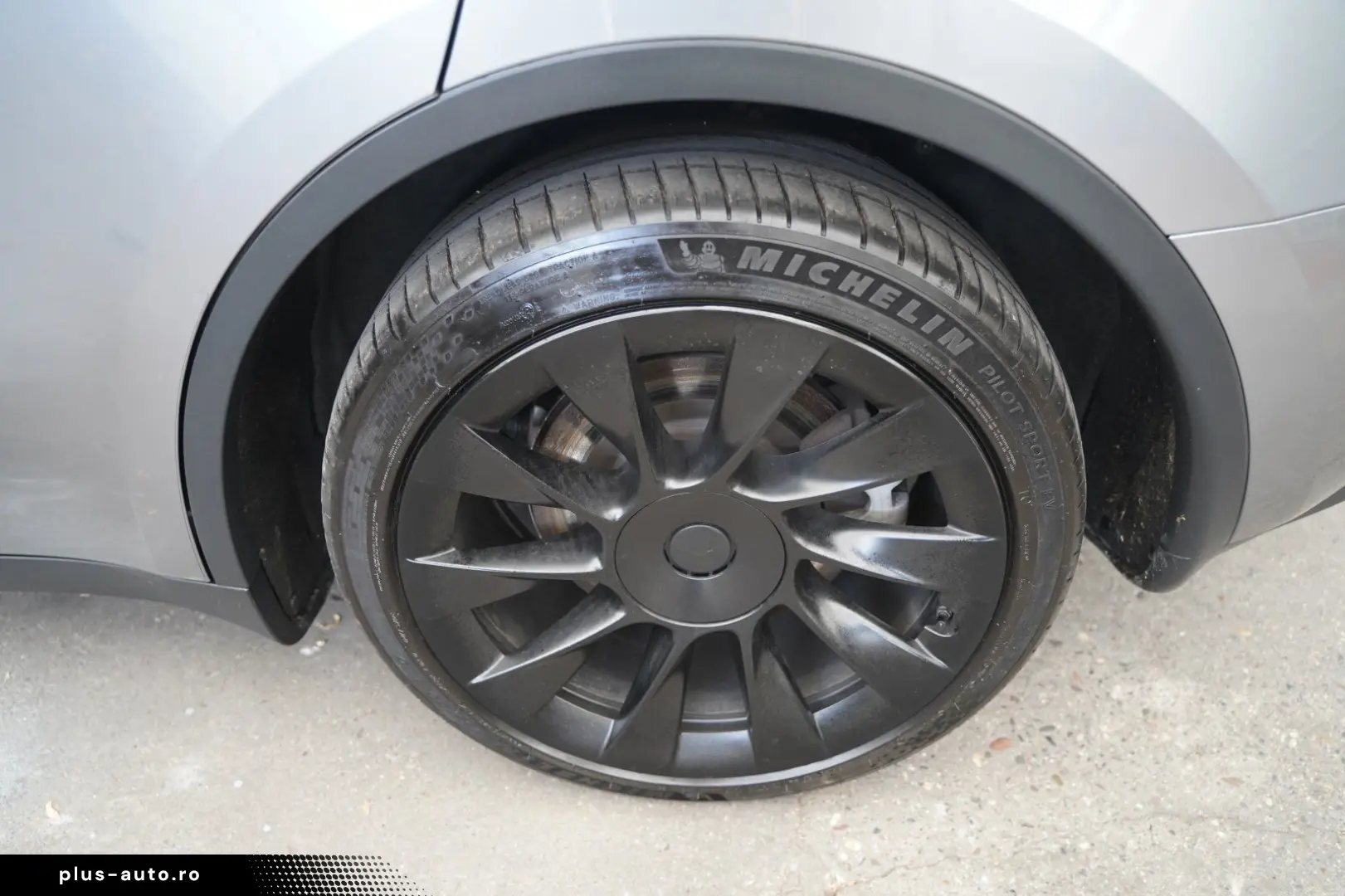 TESLA Model Y Long Range AWD  innen weiß EAP AHK 20-Zo