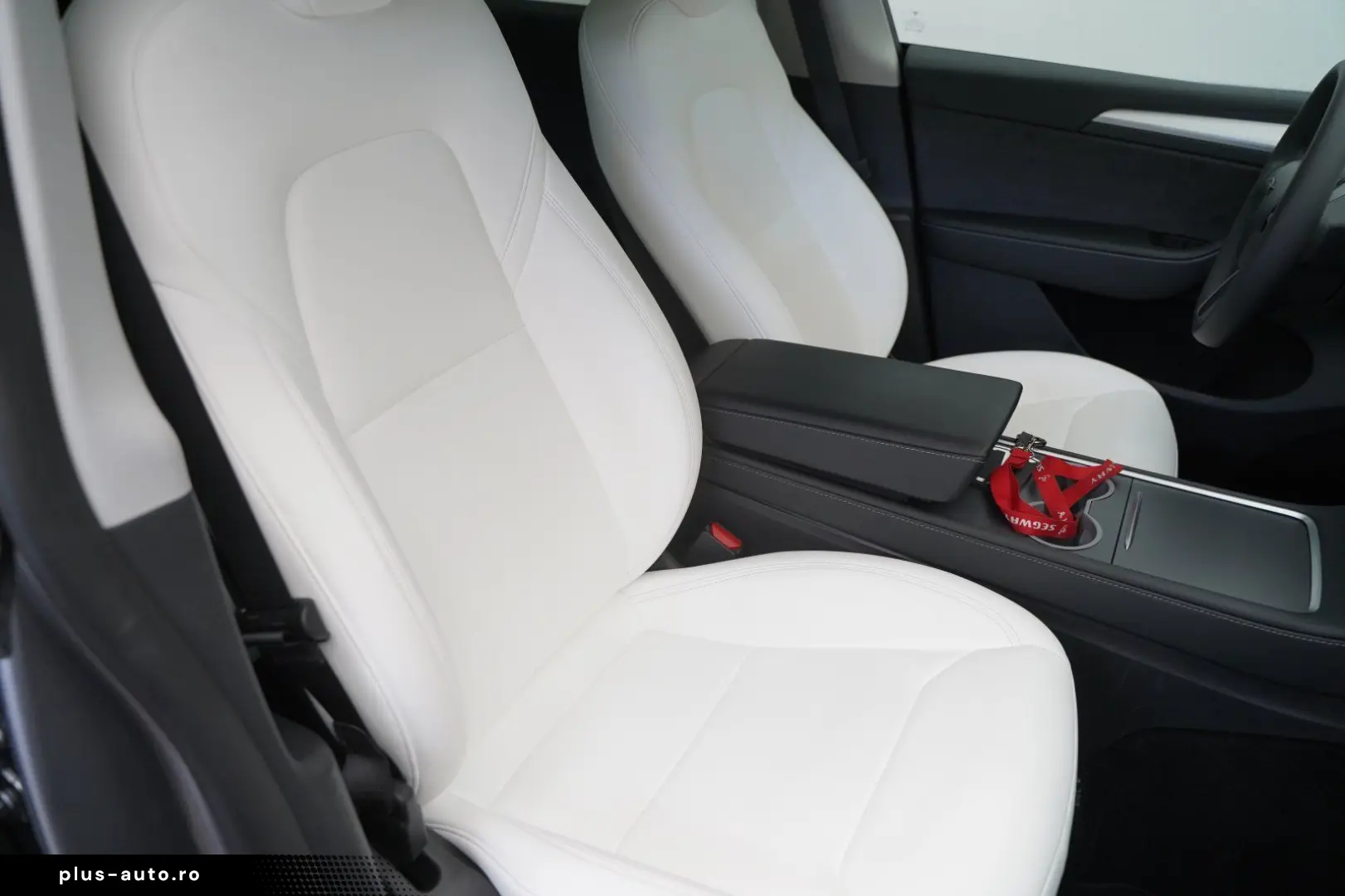 TESLA Model Y Long Range AWD  innen weiß EAP AHK 20-Zo