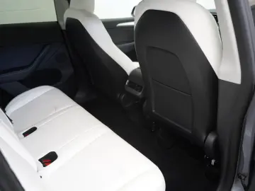 TESLA Model Y Long Range AWD  innen weiß EAP AHK 20-Zo