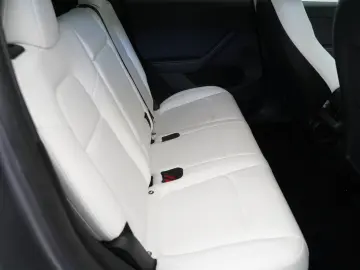 TESLA Model Y Long Range AWD  innen weiß EAP AHK 20-Zo