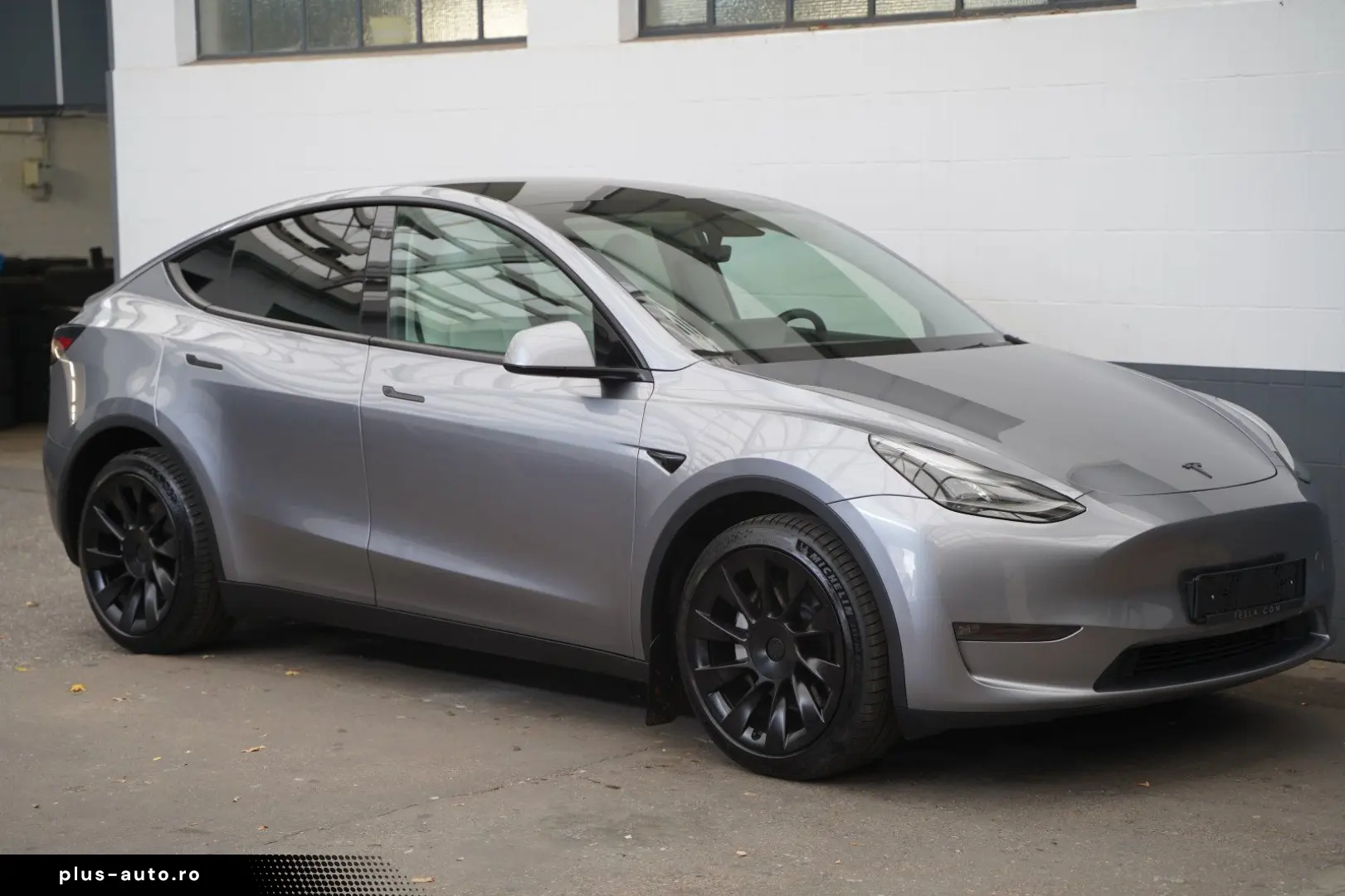 TESLA Model Y Long Range AWD  innen weiß EAP AHK 20-Zo