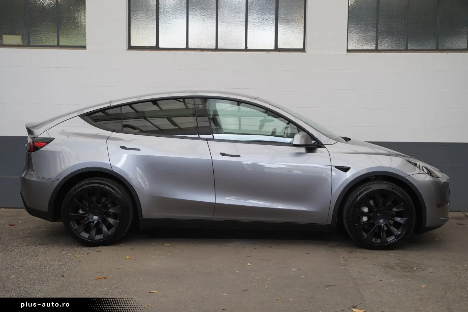 TESLA Model Y Long Range AWD  innen weiß EAP AHK 20-Zo