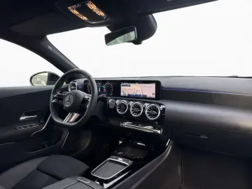 MERCEDES-BENZ A 200 7G-DCT AMG