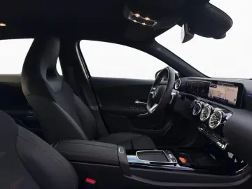 MERCEDES-BENZ A 200 7G-DCT AMG