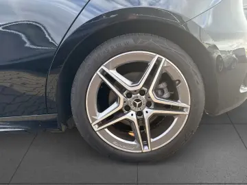 MERCEDES-BENZ A 200 7G-DCT AMG