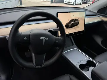 TESLA Model Y Long Range Dual AWD Matrix