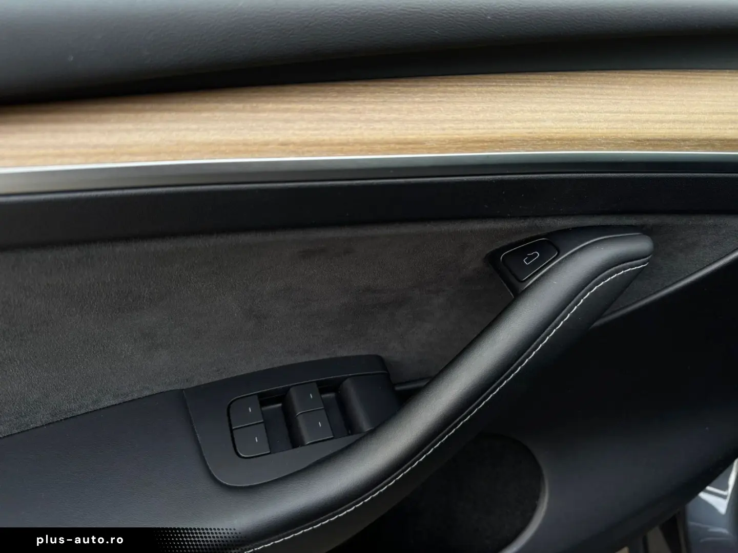 TESLA Model Y Long Range Dual AWD Matrix