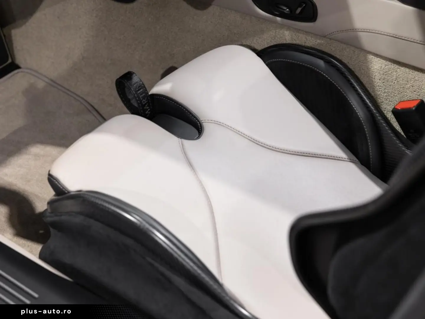 ASTON MARTIN DBS 770 Ultimate Volante