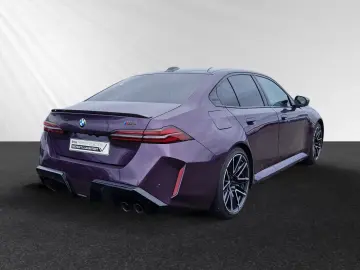 BMW M5 Limousine  Daytonaviolett  DAProf. B&W Head-U