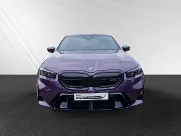 BMW M5 Limousine  Daytonaviolett  DAProf. B&W Head-U