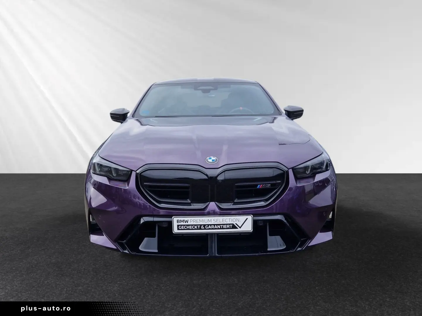 BMW M5 Limousine  Daytonaviolett  DAProf. B&W Head-U