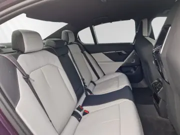 BMW M5 Limousine  Daytonaviolett  DAProf. B&W Head-U