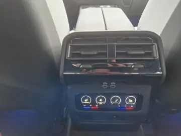 BMW M5 Limousine  Daytonaviolett  DAProf. B&W Head-U