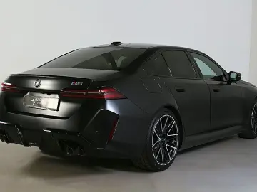 BMW M5  AHK Panorama ACC B&W V-Max