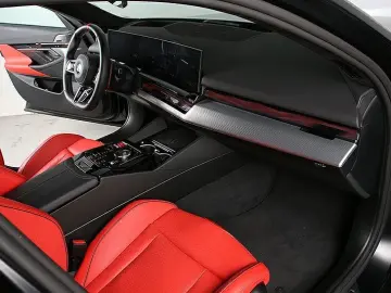 BMW M5  AHK Panorama ACC B&W V-Max