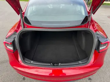TESLA Model 3 RWD Allwetter 60 kWh Neuwertig Mwst