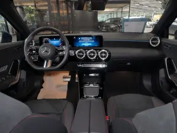 MERCEDES-BENZ A 180 AMG