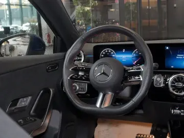 MERCEDES-BENZ A 180 AMG