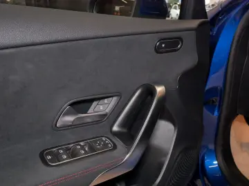 MERCEDES-BENZ A 180 AMG