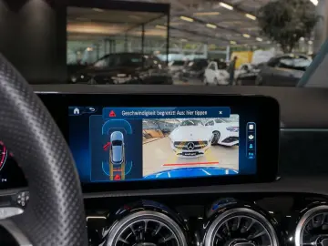 MERCEDES-BENZ A 180 AMG