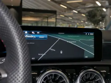 MERCEDES-BENZ A 180 AMG