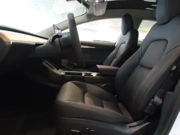 TESLA Model 3 AHK nahezu neu kaufen auch Tesla an