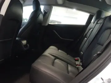 TESLA Model 3 AHK nahezu neu kaufen auch Tesla an