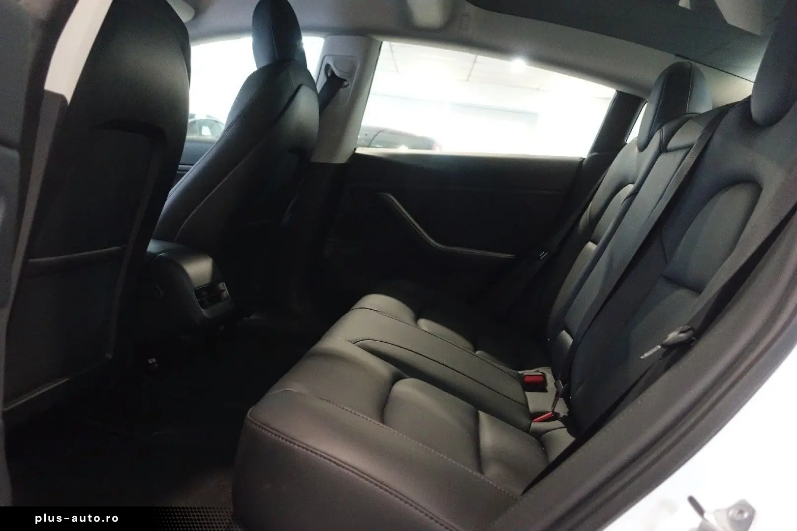 TESLA Model 3 AHK nahezu neu kaufen auch Tesla an