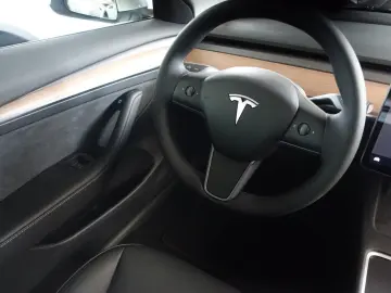 TESLA Model 3 AHK nahezu neu kaufen auch Tesla an