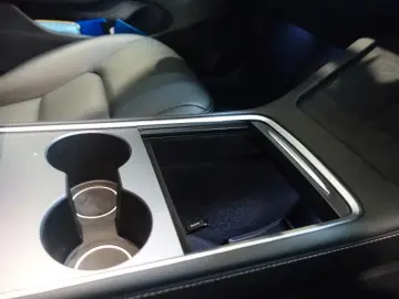 TESLA Model 3 AHK nahezu neu kaufen auch Tesla an