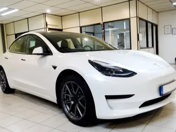 TESLA Model 3 AHK nahezu neu kaufen auch Tesla an