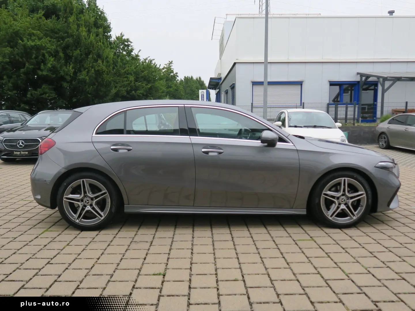 MERCEDES-BENZ A 180 AMG Line