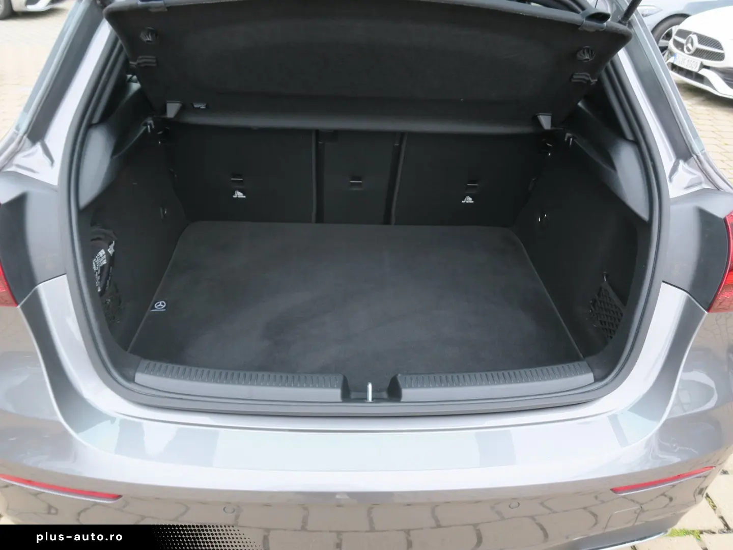 MERCEDES-BENZ A 180 AMG Line