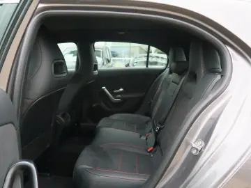 MERCEDES-BENZ A 180 AMG Line