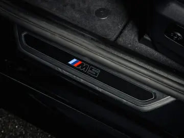 BMW M5 Touring  B&W  M Drivers  Panorama  HUD  AHK