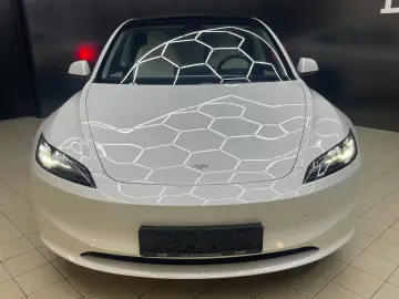 TESLA Model 3 Long Rang Dual Highland AWD PANO ACC 360