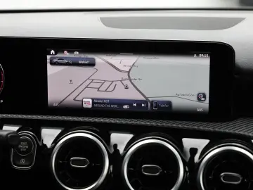 MERCEDES-BENZ CLA 180 Rückfahrkamera Sitzheizung MBU&hellip;