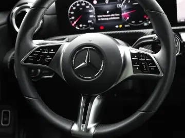 MERCEDES-BENZ CLA 180 Rückfahrkamera Sitzheizung MBU&hellip;