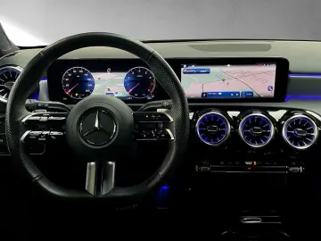 MERCEDES-BENZ A 200 AMG Line