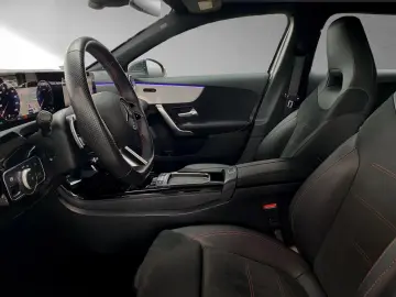 MERCEDES-BENZ A 200 AMG Line