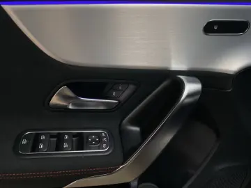 MERCEDES-BENZ A 200 AMG Line