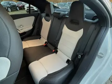 MERCEDES-BENZ CLA 250e Coupe AMG LEDER PANO ACC RFK DAB 18