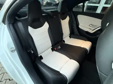 MERCEDES-BENZ CLA 250e Coupe AMG LEDER PANO ACC RFK DAB 18