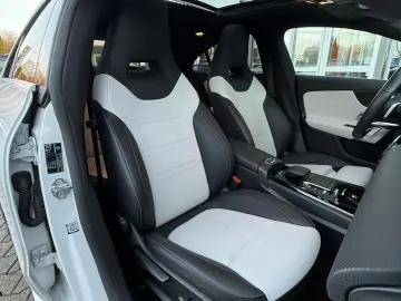 MERCEDES-BENZ CLA 250e Coupe AMG LEDER PANO ACC RFK DAB 18