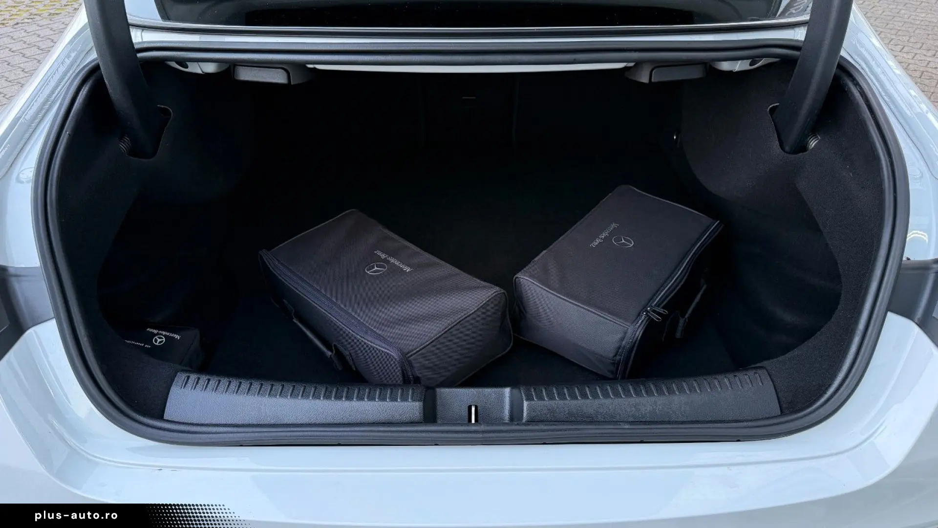 MERCEDES-BENZ CLA 250e Coupe AMG LEDER PANO ACC RFK DAB 18