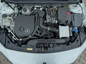 MERCEDES-BENZ CLA 250e Coupe AMG LEDER PANO ACC RFK DAB 18