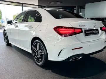 MERCEDES-BENZ A 250 e LIMO AMGPremium Night Multib Pano