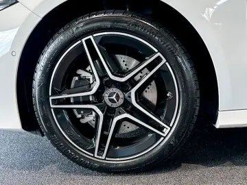 MERCEDES-BENZ A 250 e LIMO AMGPremium Night Multib Pano