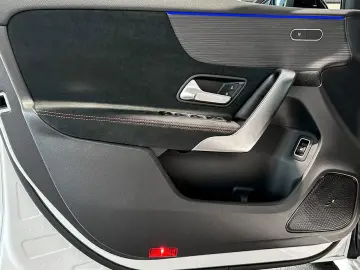 MERCEDES-BENZ A 250 e LIMO AMGPremium Night Multib Pano