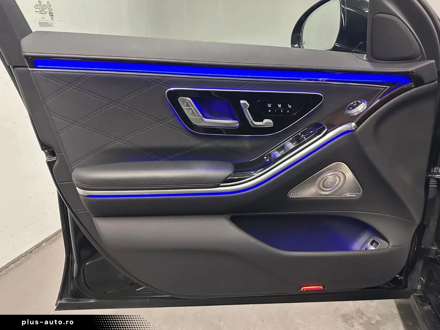 MERCEDES-BENZ S 580 e MAYBACH  BUR 3D FOND ENTERTAINMENT